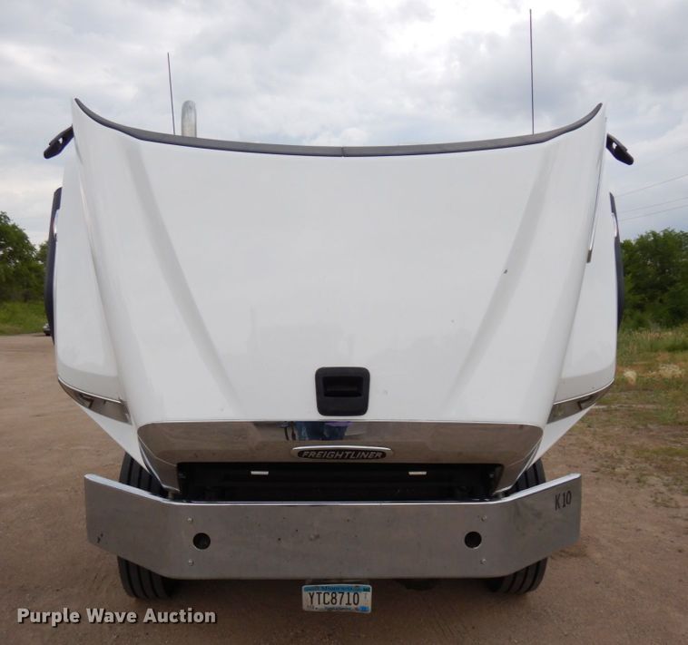 image for item MF9684 2016 Freightliner 114SD  semi truck