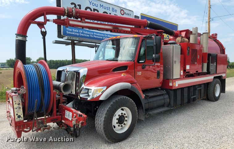 image for item MK9000 2007 International 7400  sewer jetter truck