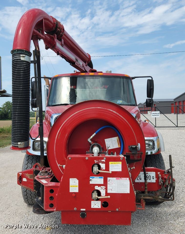 image for item MK9000 2007 International 7400  sewer jetter truck
