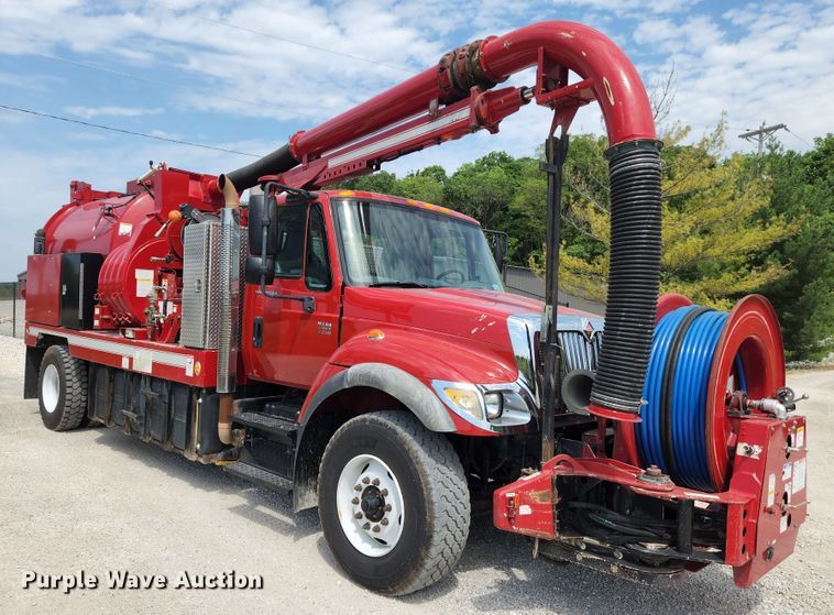 image for item MK9000 2007 International 7400  sewer jetter truck