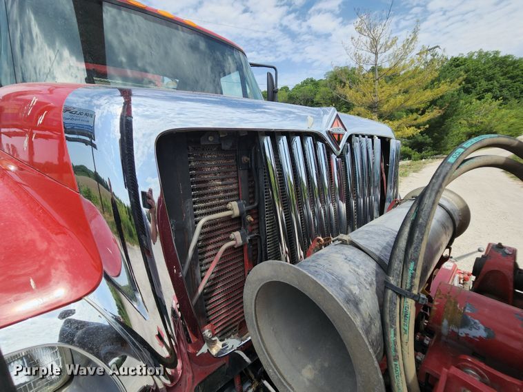 image for item MK9000 2007 International 7400  sewer jetter truck