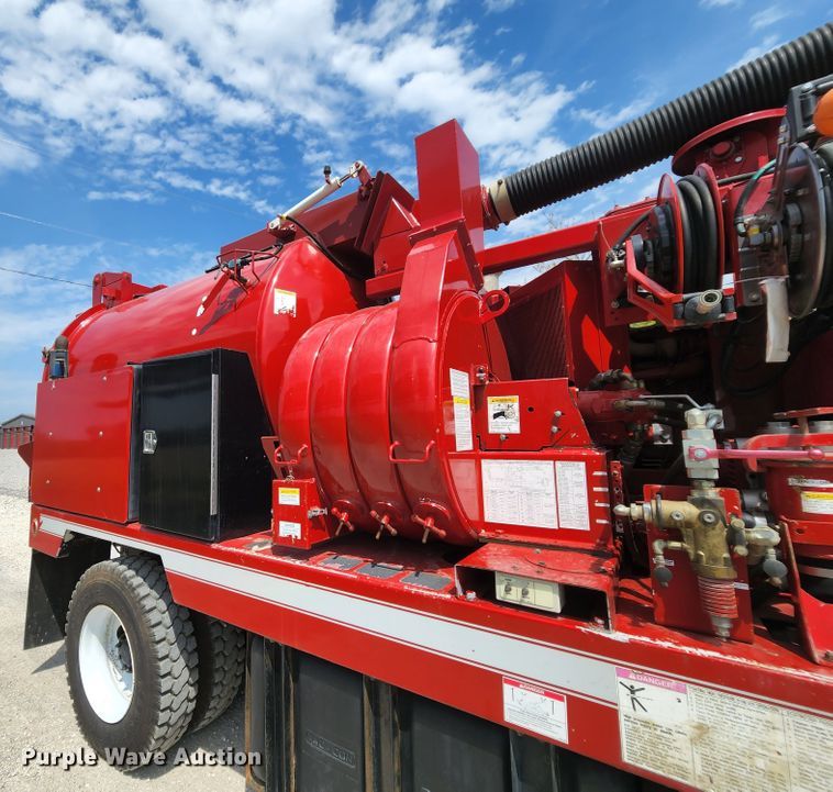 image for item MK9000 2007 International 7400  sewer jetter truck