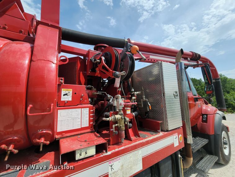 image for item MK9000 2007 International 7400  sewer jetter truck