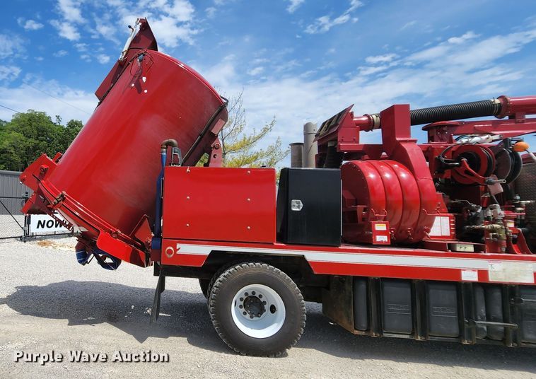 image for item MK9000 2007 International 7400  sewer jetter truck
