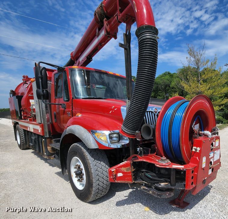 image for item MK9000 2007 International 7400  sewer jetter truck
