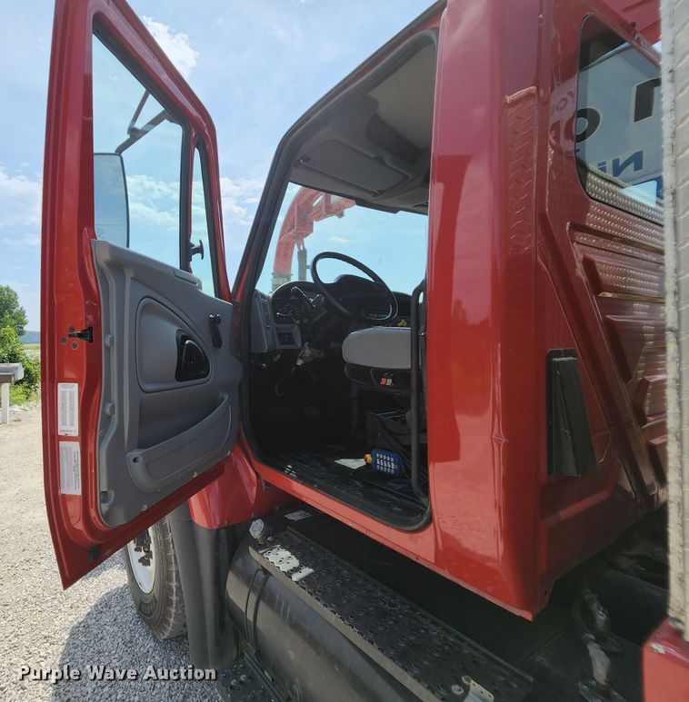 image for item MK9000 2007 International 7400  sewer jetter truck