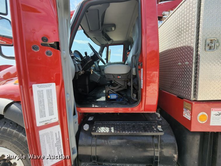 image for item MK9000 2007 International 7400  sewer jetter truck