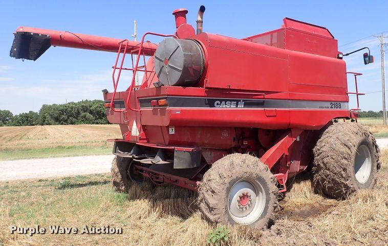 image for item DF5001 1996 Case IH 2188  combine
