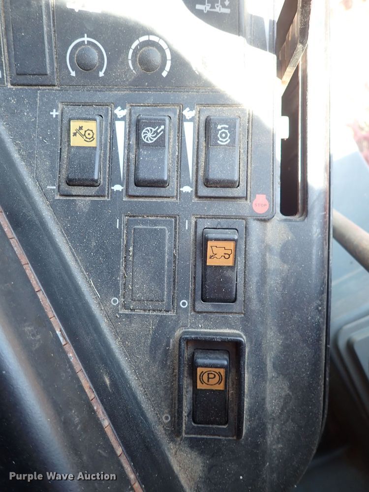 image for item DF5001 1996 Case IH 2188  combine