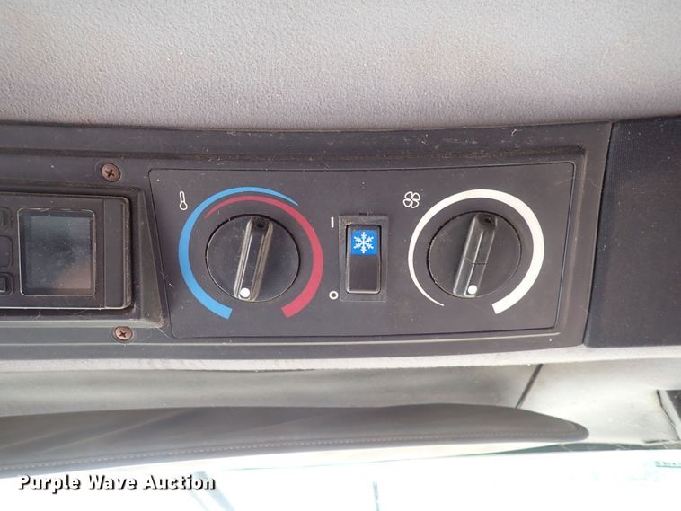 image for item DF5001 1996 Case IH 2188  combine