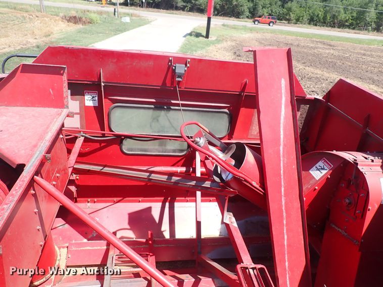 image for item DF5001 1996 Case IH 2188  combine