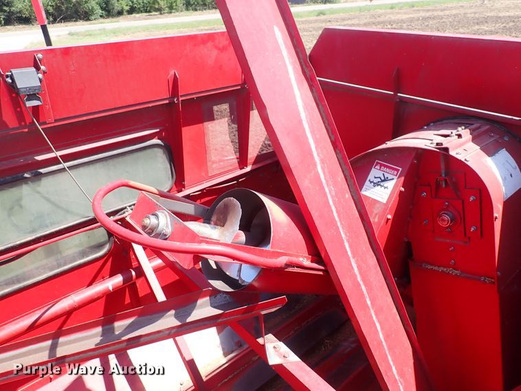 image for item DF5001 1996 Case IH 2188  combine