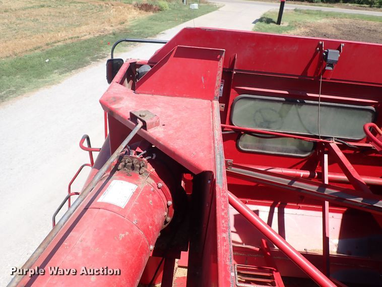 image for item DF5001 1996 Case IH 2188  combine