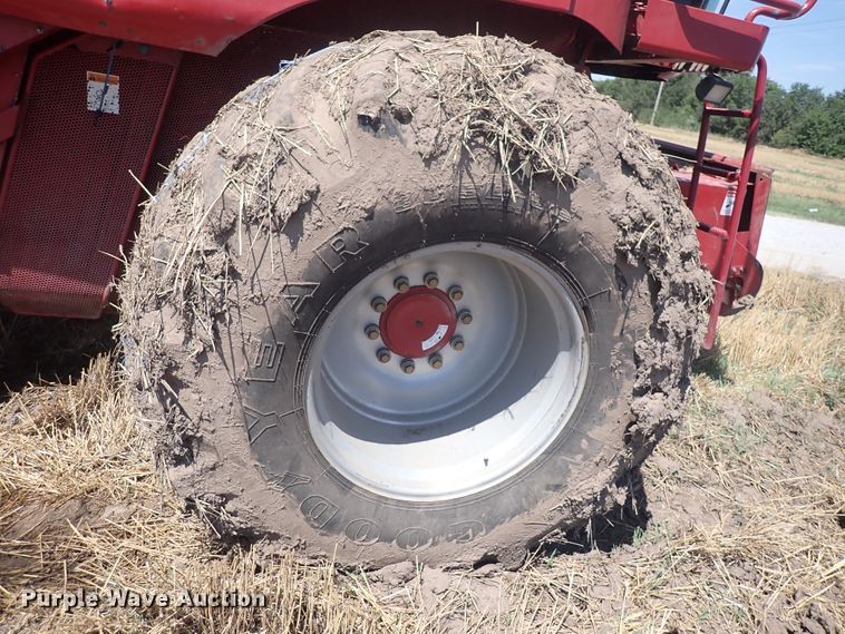 image for item DF5001 1996 Case IH 2188  combine