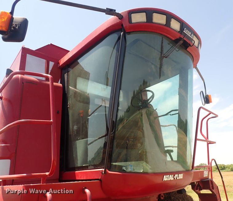 image for item DF5001 1996 Case IH 2188  combine