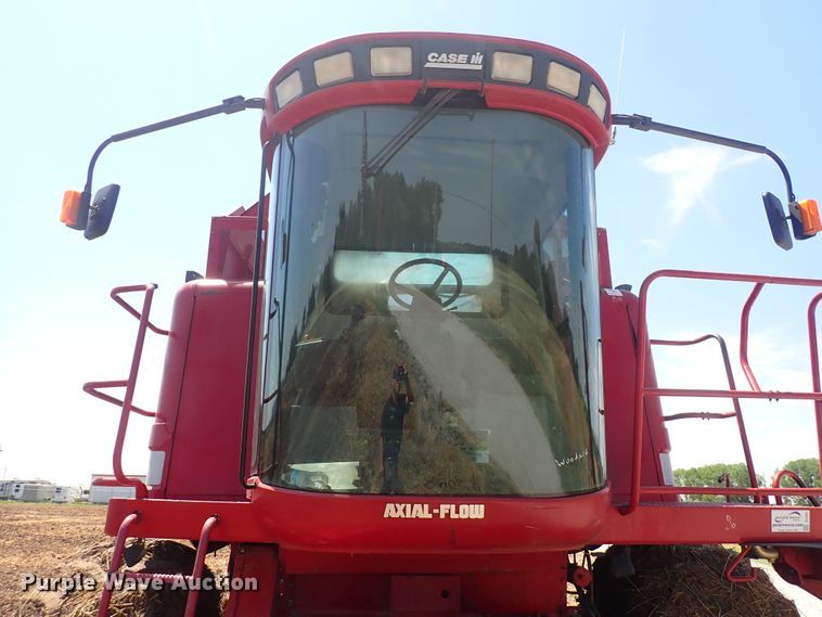 image for item DF5001 1996 Case IH 2188  combine