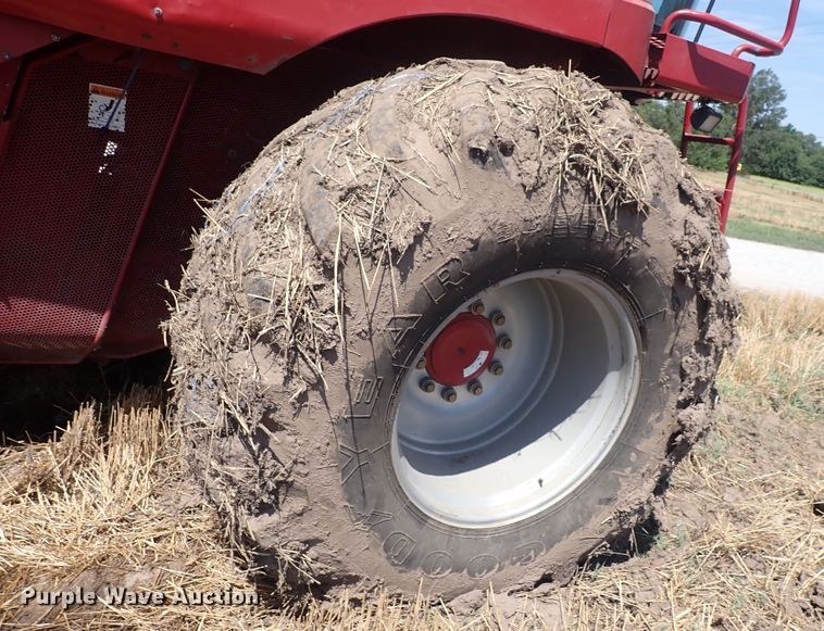 image for item DF5001 1996 Case IH 2188  combine