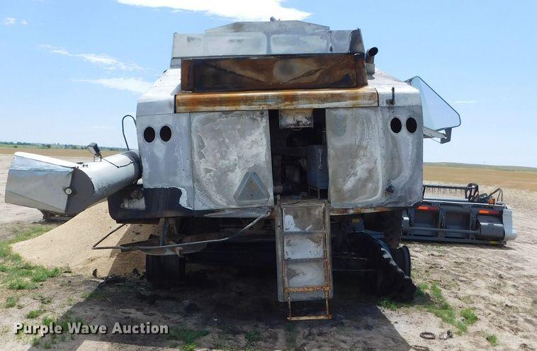 image for item DJ7668 2011 Gleaner S67 Tritura  combine