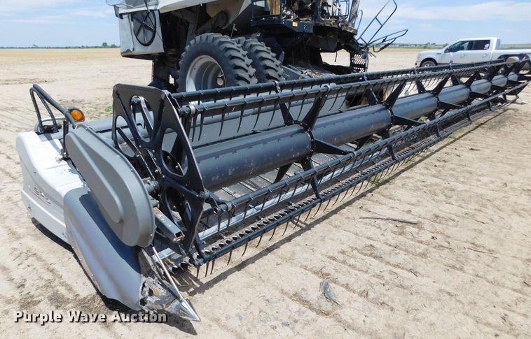 image for item DJ7668 2011 Gleaner S67 Tritura  combine