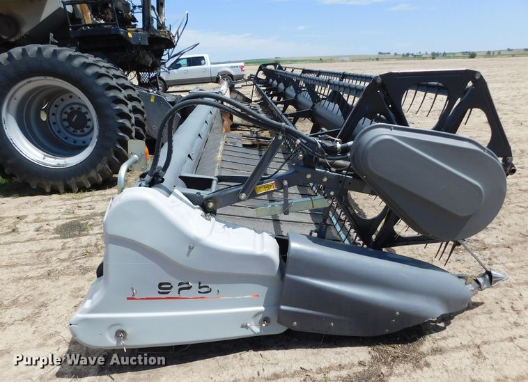 image for item DJ7668 2011 Gleaner S67 Tritura  combine