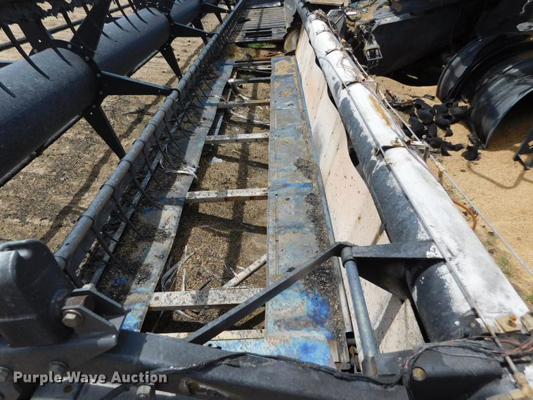 image for item DJ7668 2011 Gleaner S67 Tritura  combine