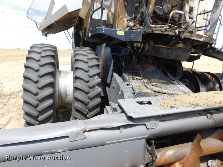 image for item DJ7668 2011 Gleaner S67 Tritura  combine