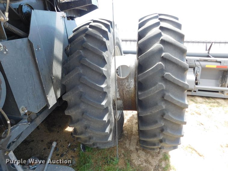 image for item DJ7668 2011 Gleaner S67 Tritura  combine