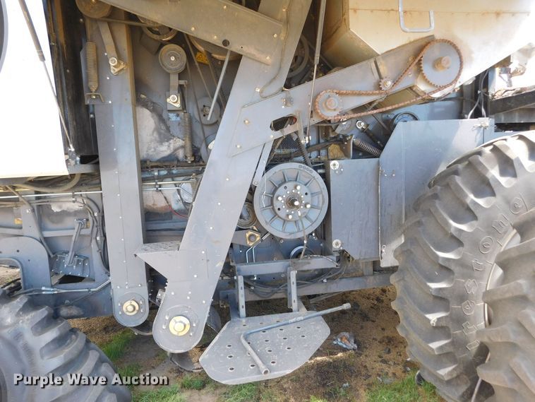 image for item DJ7668 2011 Gleaner S67 Tritura  combine