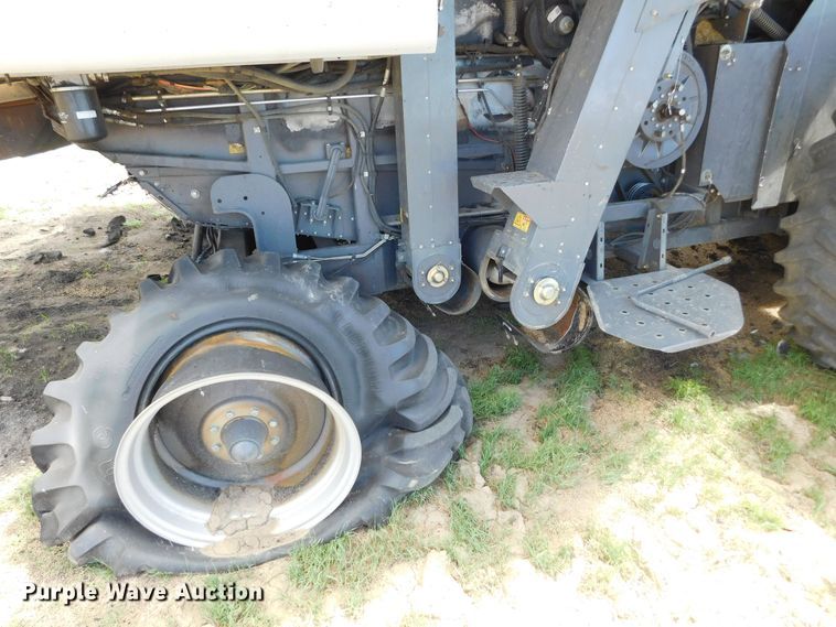 image for item DJ7668 2011 Gleaner S67 Tritura  combine