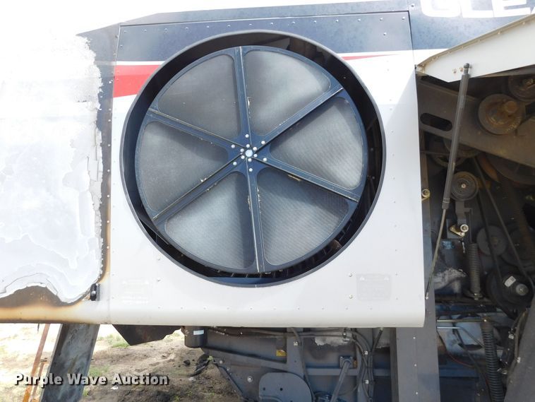 image for item DJ7668 2011 Gleaner S67 Tritura  combine