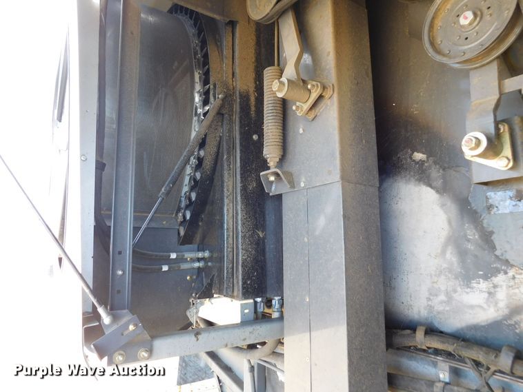 image for item DJ7668 2011 Gleaner S67 Tritura  combine