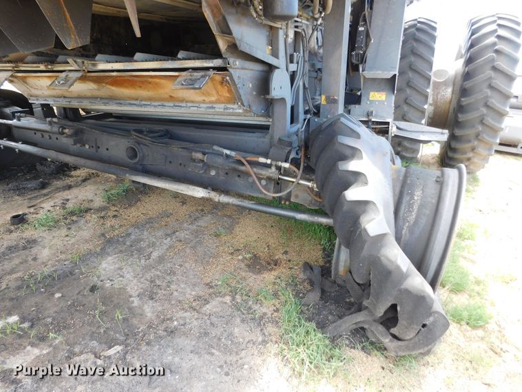 image for item DJ7668 2011 Gleaner S67 Tritura  combine