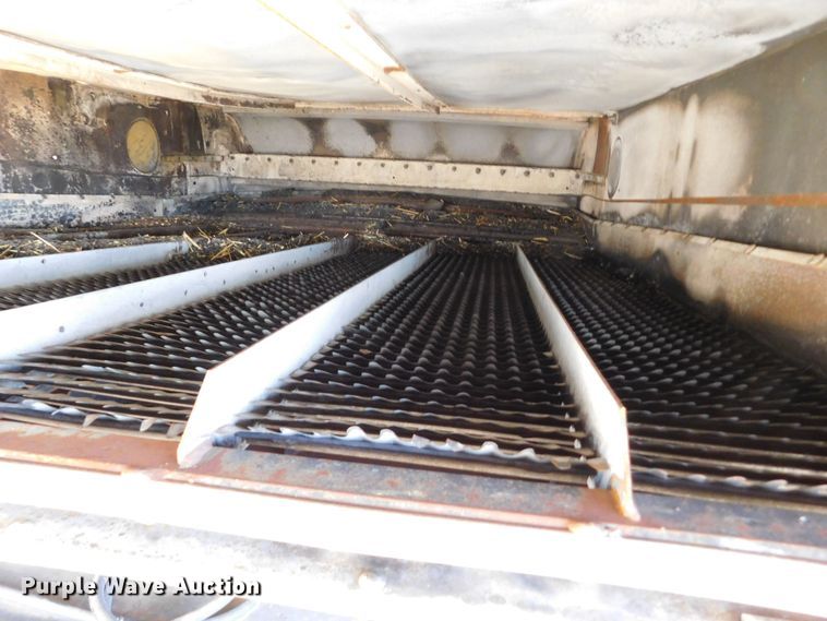 image for item DJ7668 2011 Gleaner S67 Tritura  combine