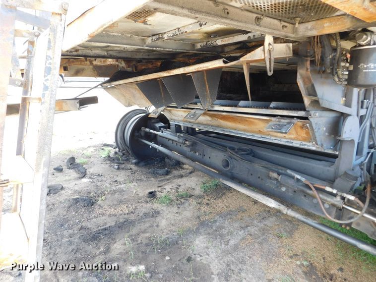 image for item DJ7668 2011 Gleaner S67 Tritura  combine