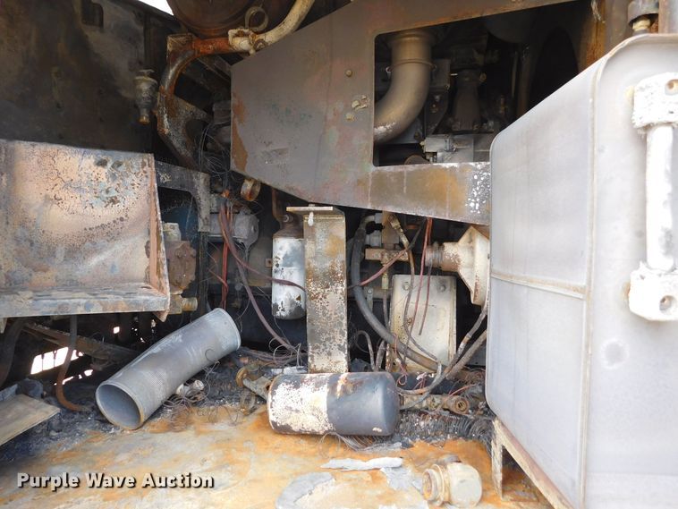 image for item DJ7668 2011 Gleaner S67 Tritura  combine