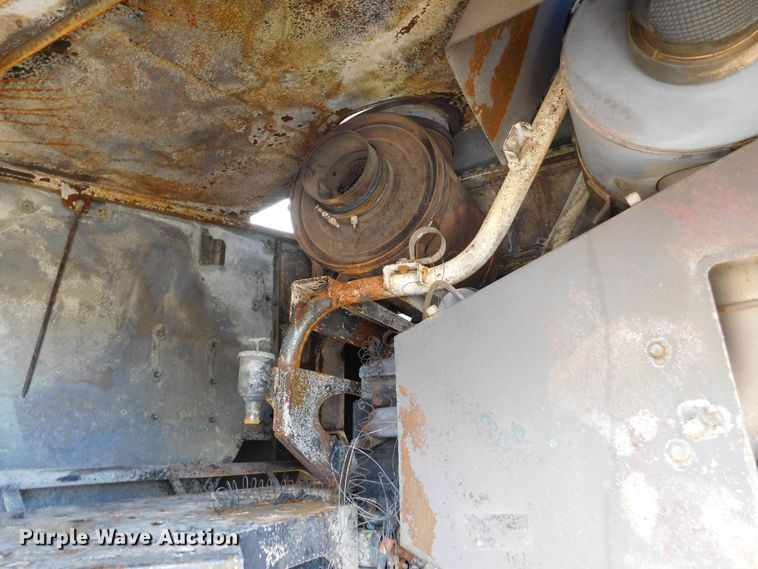 image for item DJ7668 2011 Gleaner S67 Tritura  combine