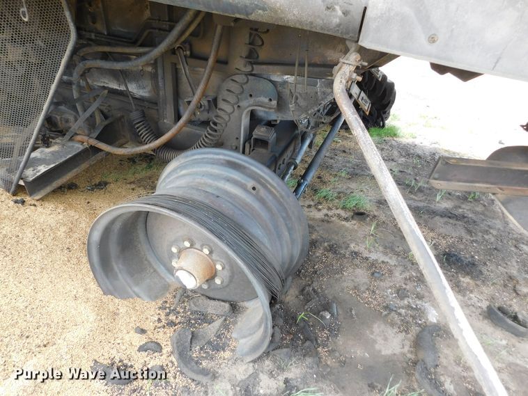 image for item DJ7668 2011 Gleaner S67 Tritura  combine