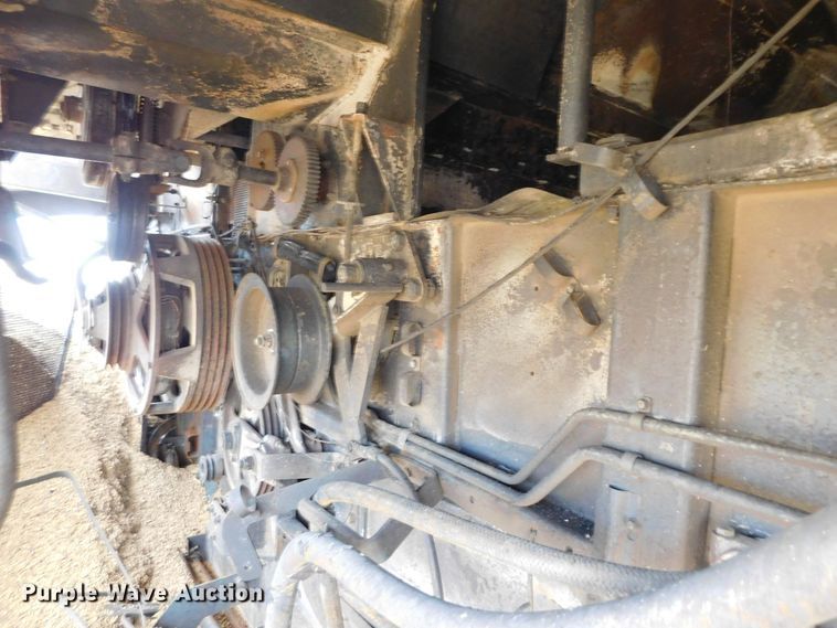 image for item DJ7668 2011 Gleaner S67 Tritura  combine