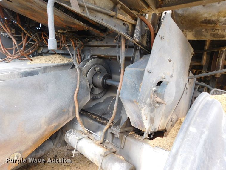 image for item DJ7668 2011 Gleaner S67 Tritura  combine