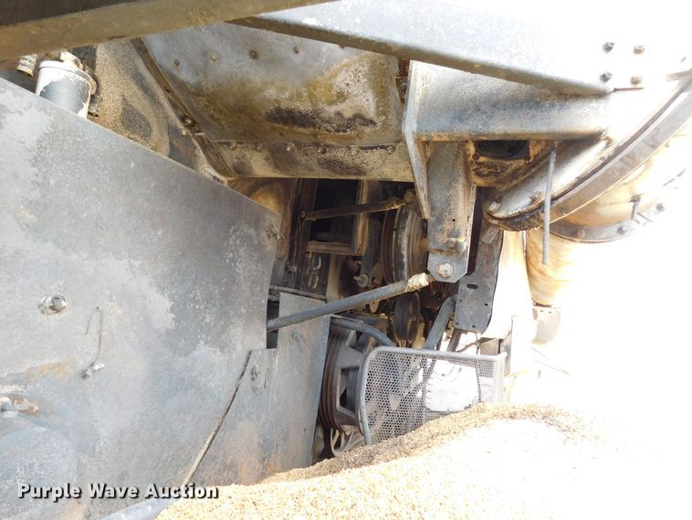 image for item DJ7668 2011 Gleaner S67 Tritura  combine