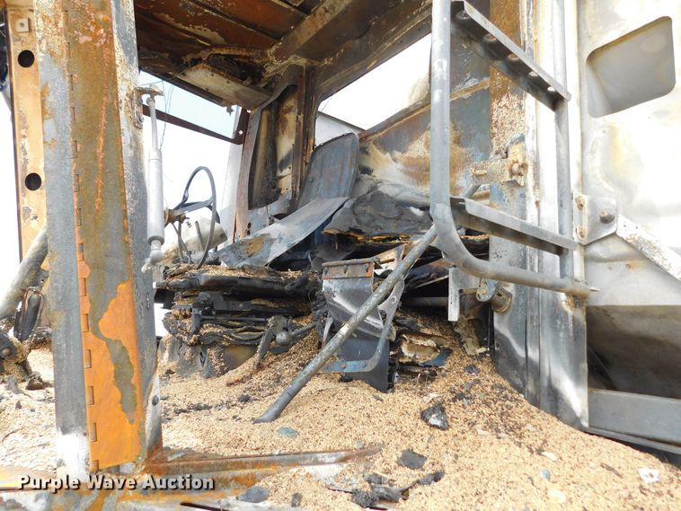 image for item DJ7668 2011 Gleaner S67 Tritura  combine