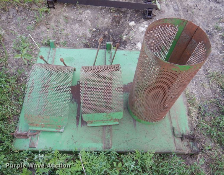 image for item DK2014 1970 John Deere 3300  combine