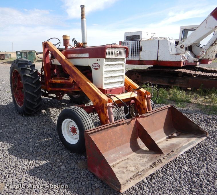 image for item DK7269 Farmall 560  tractor