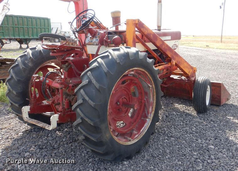 image for item DK7269 Farmall 560  tractor
