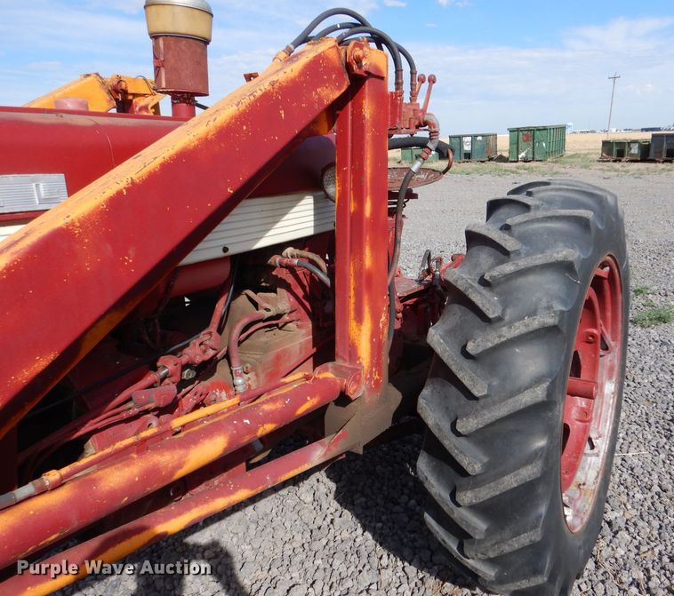image for item DK7269 Farmall 560  tractor