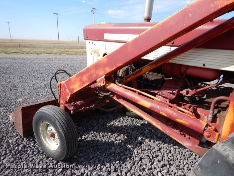 image for item DK7269 Farmall 560  tractor