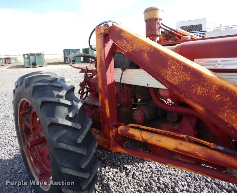 image for item DK7269 Farmall 560  tractor