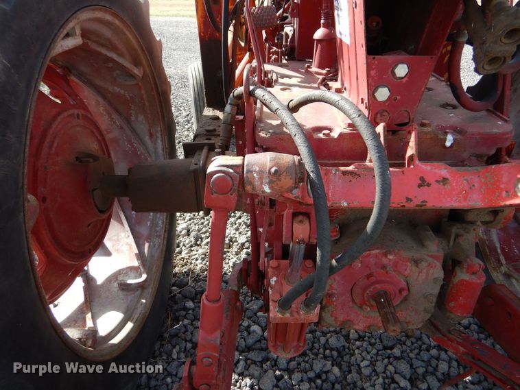 image for item DK7269 Farmall 560  tractor