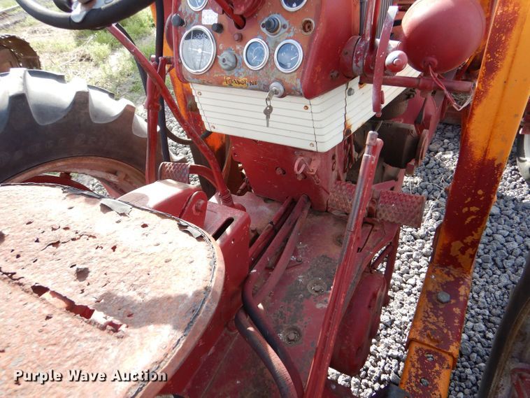 image for item DK7269 Farmall 560  tractor