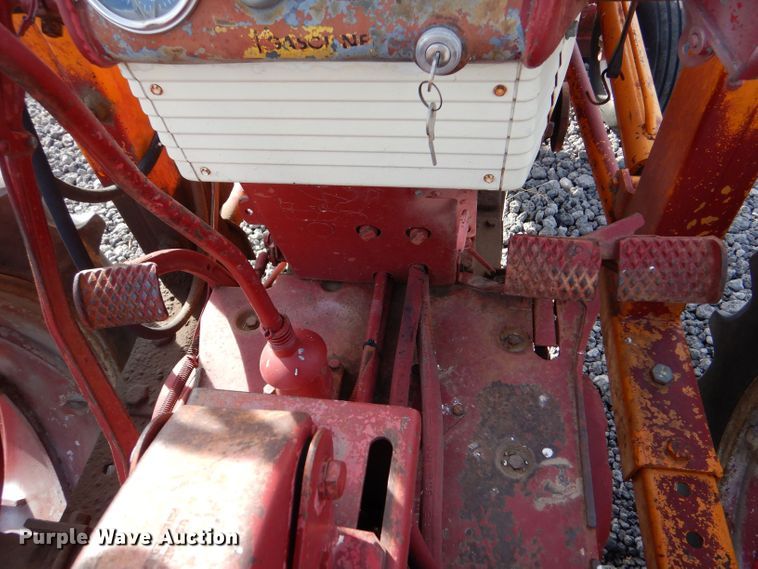 image for item DK7269 Farmall 560  tractor